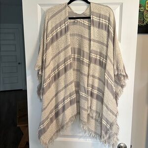 Francesca's Collections Textured Knit Poncho in Gray and Cream